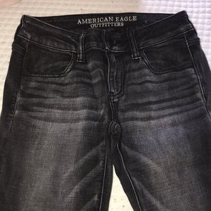 Size 4 American Eagle jeans. NEVER worn!!